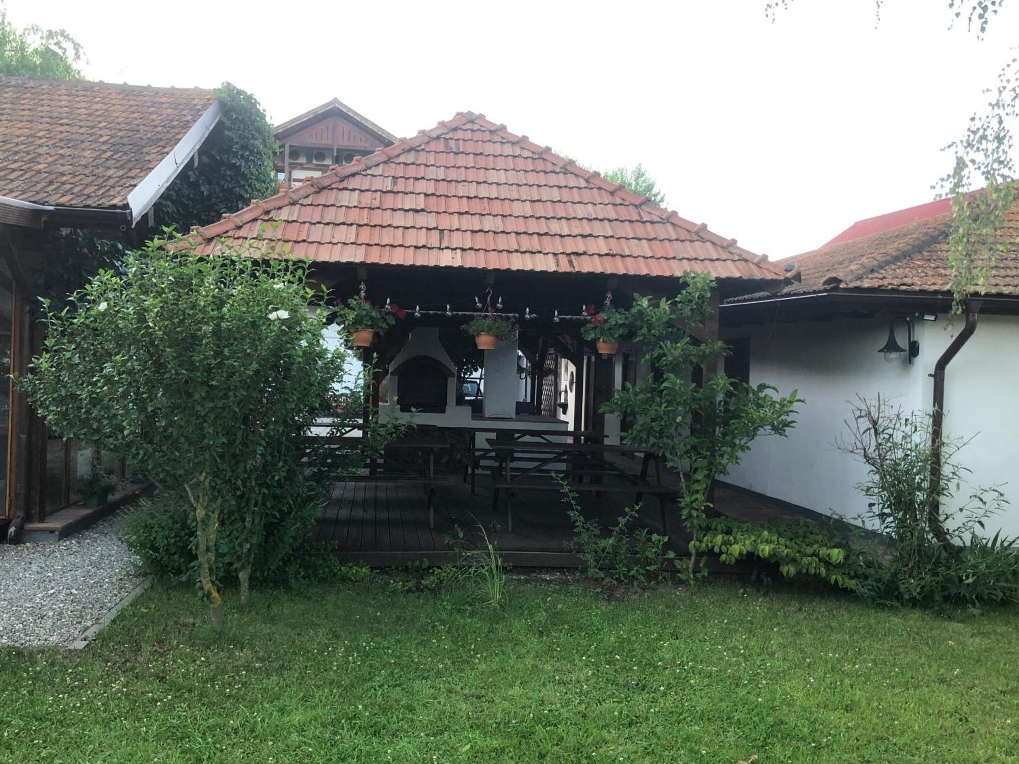 Pensiunea Tohanu Vechi Zarnesti Exterior foto